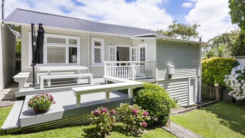 12 Albemarle Road, Northland, Wellington - Carousel 1
