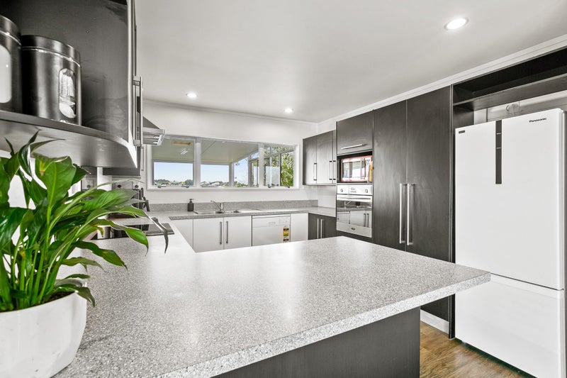 26 Heta Road, Highlands Park, New Plymouth - Carousel 2