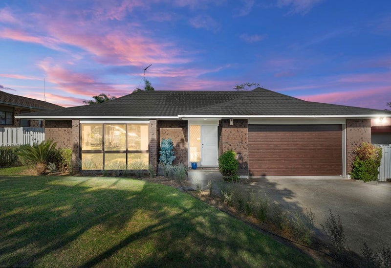 7 Mark Edward Drive, Half Moon Bay, Auckland - Carousel 1