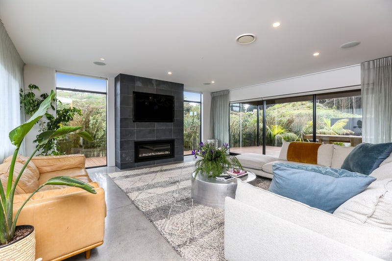 70 Links Drive, Waiwhakaiho, New Plymouth - Carousel 2