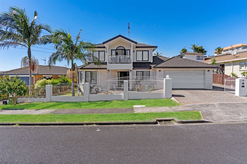 8 Lowburn Place, Clover Park, Auckland - Carousel 1