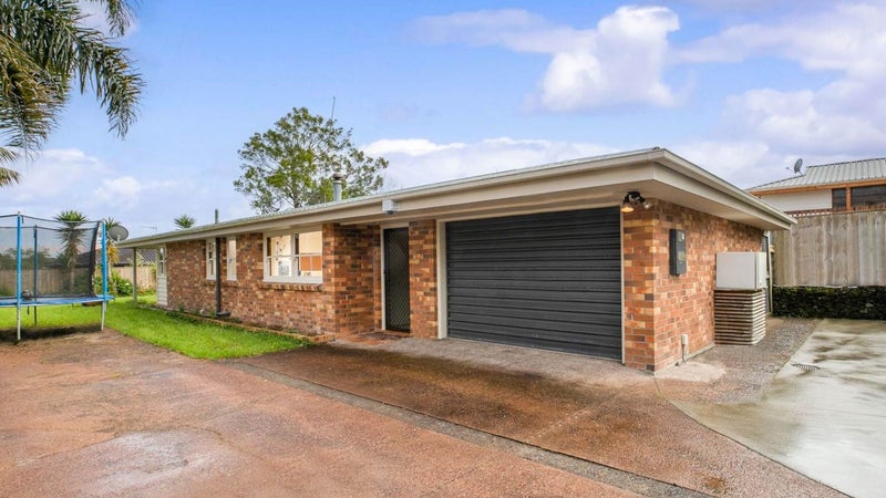 2/95 Hutchinson Avenue, New Lynn, Auckland - Carousel 1