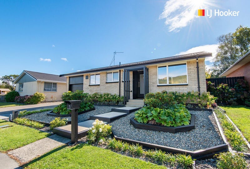 35 Kinmont Crescent, Kinmont Park, Mosgiel - Carousel 1