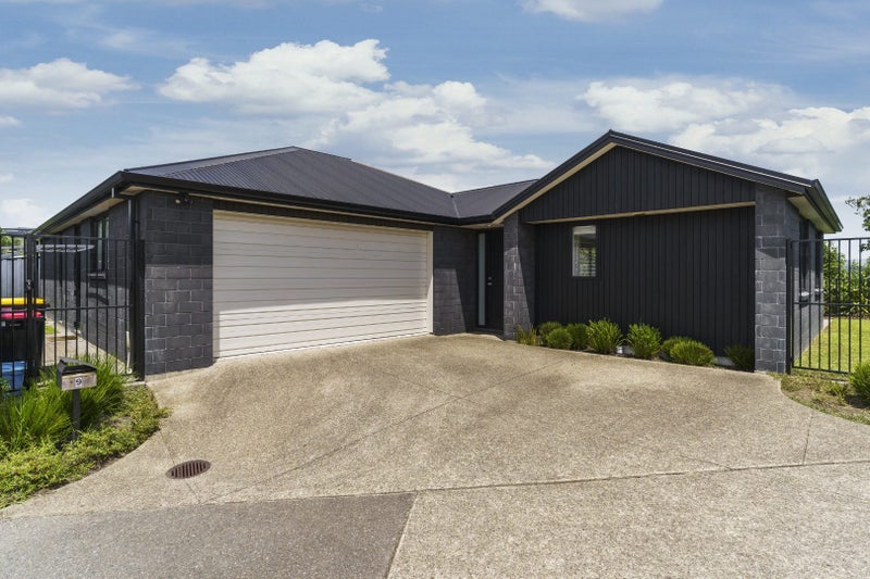 9 Shannon Lane, Pyes Pa, Tauranga - Carousel 1