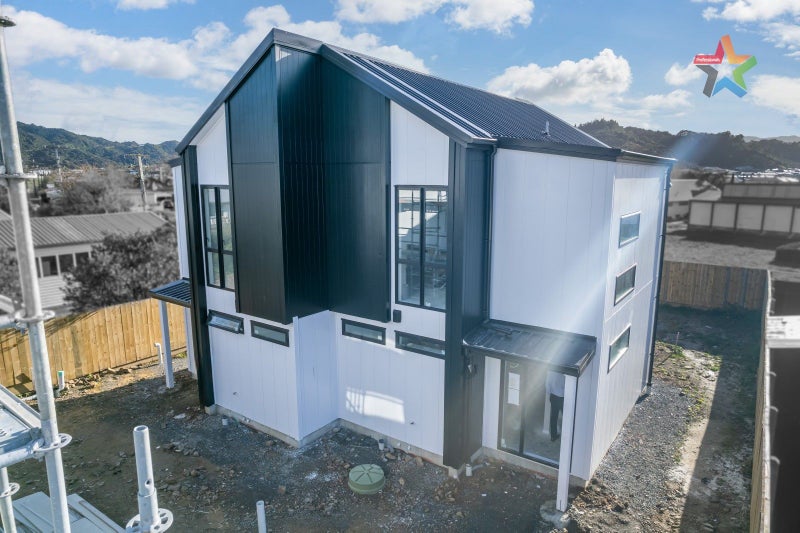 9A Hinau Grove, Wainuiomata, Lower Hutt - Carousel 1