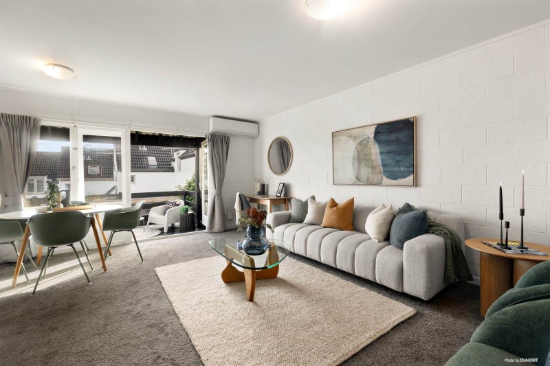 2/26 Seaview Terrace, Mount Albert, Auckland - Carousel 1