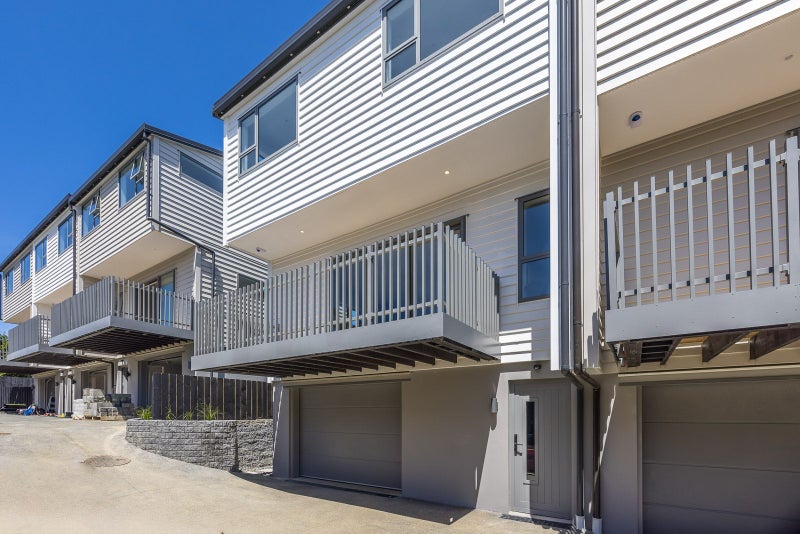 4/94 Target Road, Totara Vale, Auckland - Carousel 1