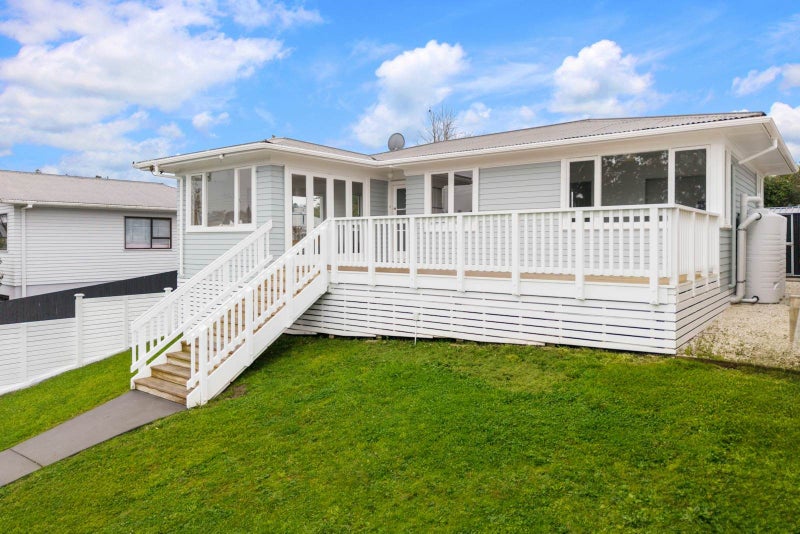 15 Tonkin Drive, Sunnynook, Auckland - Carousel 2