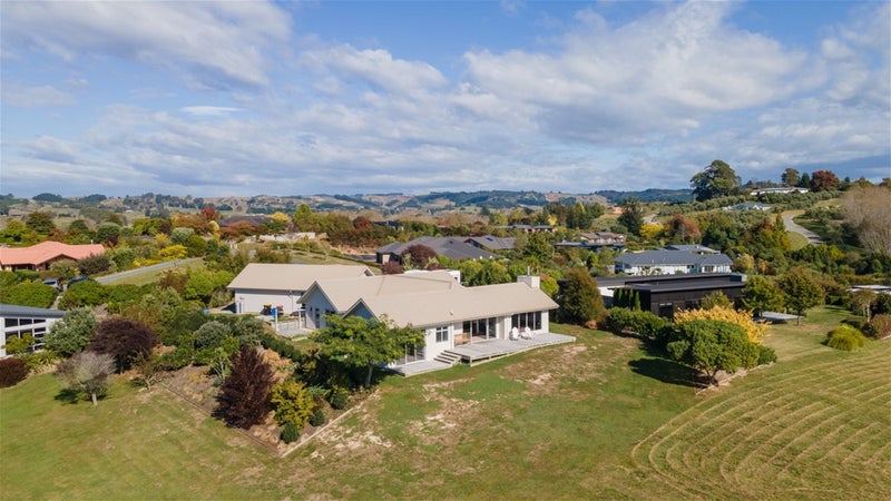 8 Ribbonwood Lane, Redwood Valley, Richmond - Carousel 1