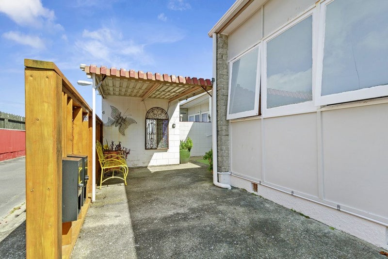 1-20/27 Whites Line West, Woburn, Lower Hutt - Carousel 12