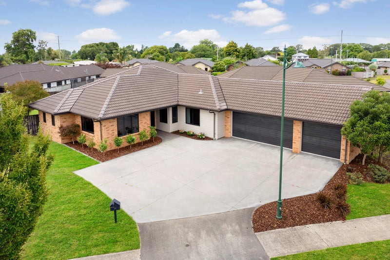 35 Tallentire Crescent, Huntington, Hamilton - Carousel 21