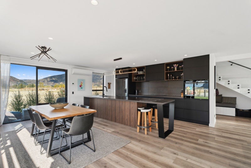 3 Wallace Place, WANAKA - Carousel 2