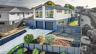 9 Perth Street, South Hill, Oamaru - Carousel 1