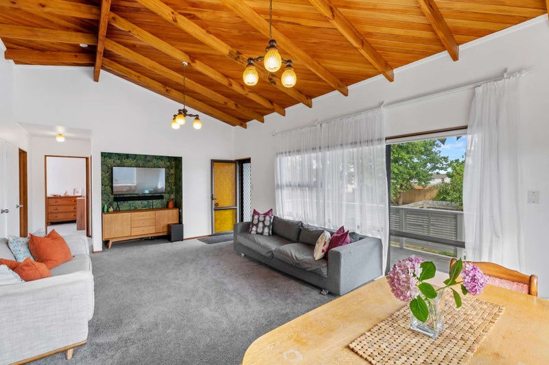 17 Te Moau Avenue, Parakai, Helensville - Carousel 1