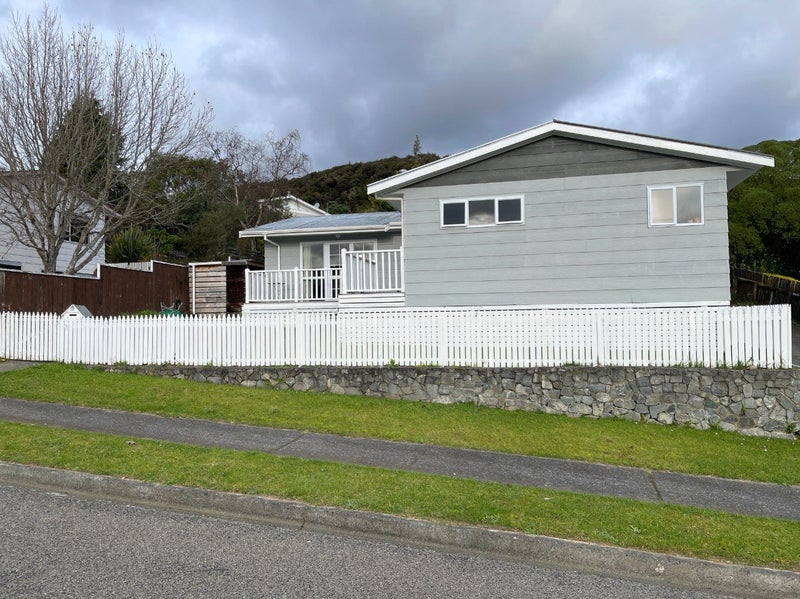 13 Oaklands Grove, Clouston Park, Upper Hutt - Carousel 2
