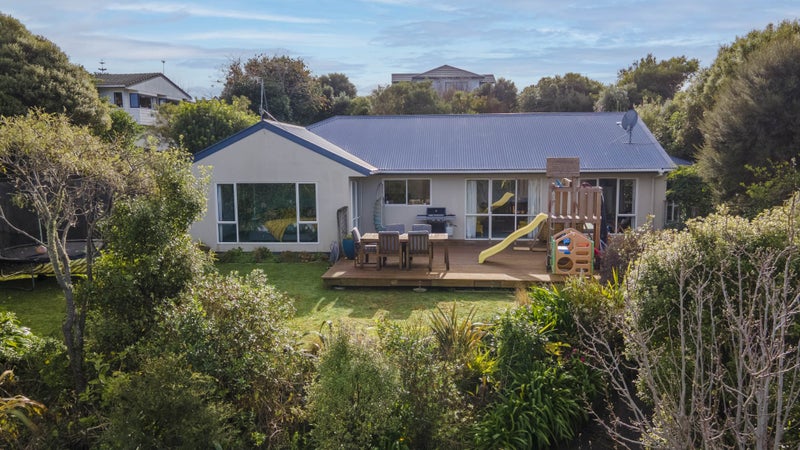 7 Padstow Place, Camborne, Porirua - Carousel 1