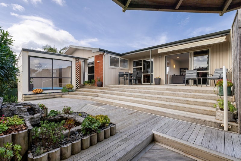 15 Warwick Place, Brookfield, Tauranga - Carousel 1