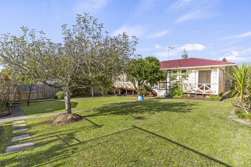 22 Cutler Street, New Lynn, Auckland - Carousel 2