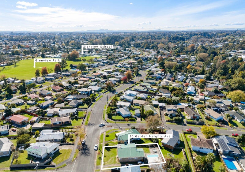 30 Garden Heights Avenue, Glenview, Hamilton - Carousel 2