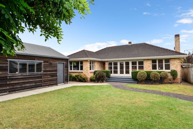 53 Braid Road, St Andrews, Hamilton - Carousel 1