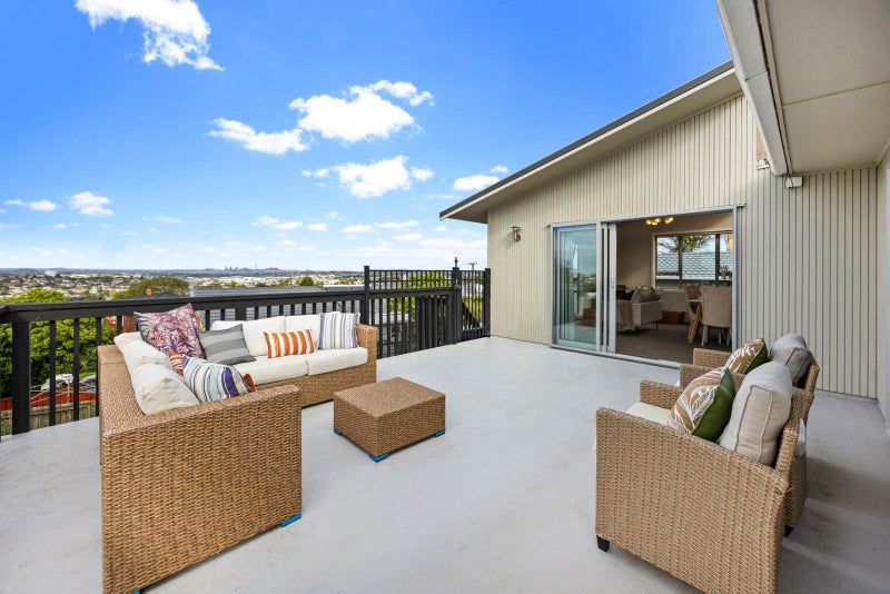 245 Sunset Road, Sunnynook, Auckland - Carousel 1