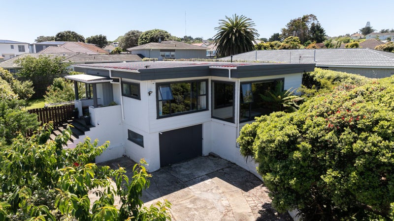 40 Kapiti Crescent, Titahi Bay, Porirua - Carousel 1