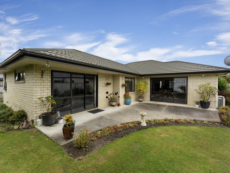 8 Brookside Close, Highbury, Palmerston North - Carousel 1