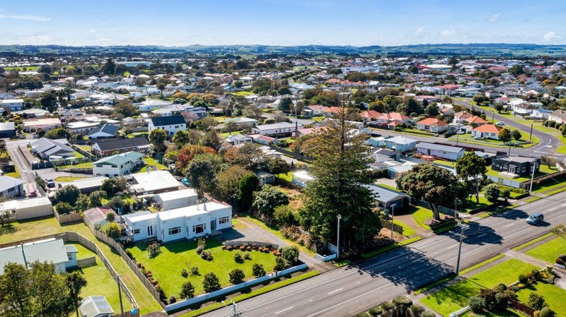 330 South Road, Hawera - Carousel 26