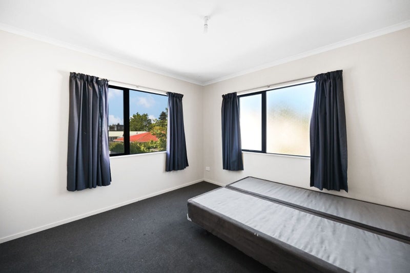 30E Hogan Street, Hamilton East, Hamilton - Carousel 8