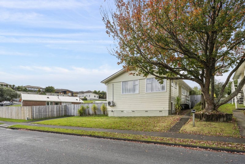 22 Speargrass Grove, Timberlea, Upper Hutt - Carousel 1