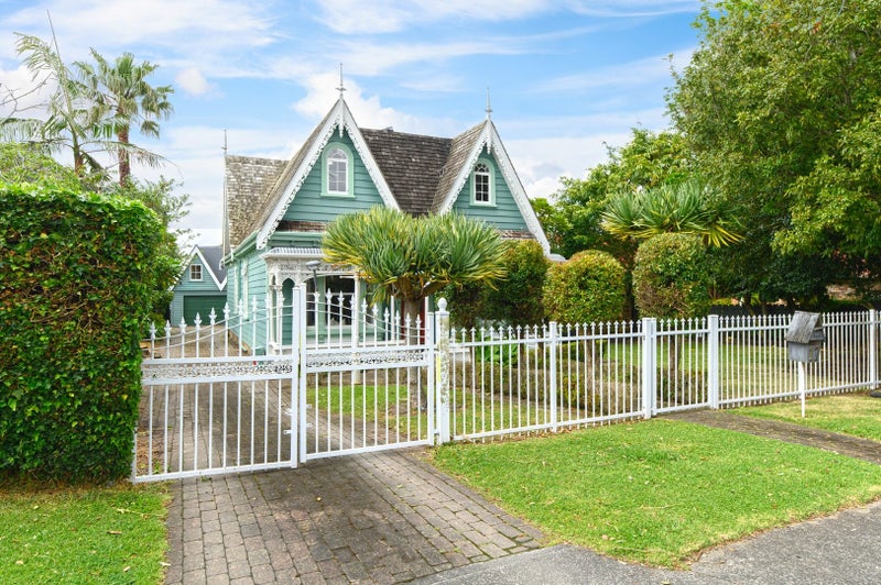 17 Norwood Road, Bayswater, Auckland - Carousel 1