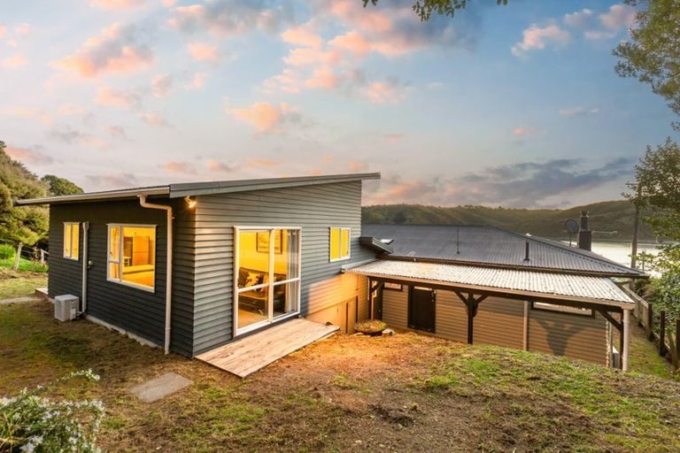 32 Papakowhai Road, Papakowhai, Porirua - Carousel 1