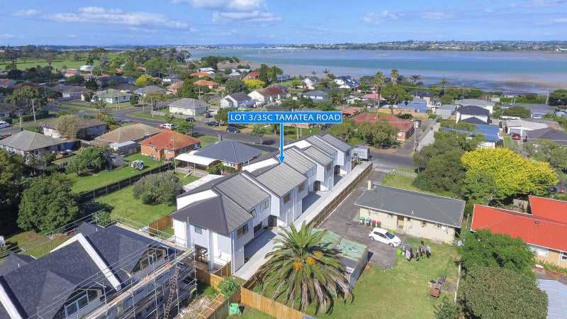 35C Tamatea Avenue, Point England, Auckland - Carousel 1