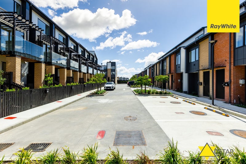 25 Parkwood Avenue, Westgate, Auckland - Carousel 2