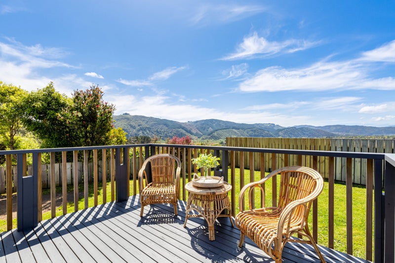 1 Dunleith Grove, Silverstream, Upper Hutt - Carousel 2