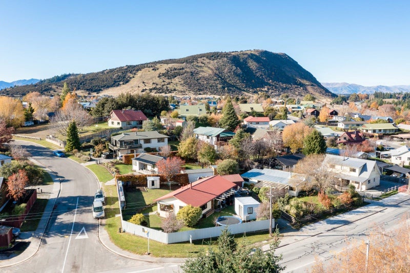 2 Aeolus Place, Wanaka - Carousel 15