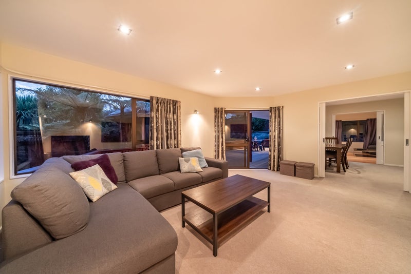 9 Molyneux Close, Whitby, Porirua - Carousel 2