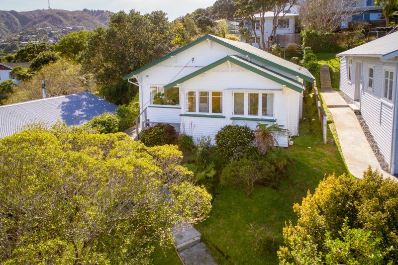 15 Crofton Road, Ngaio, Wellington - Carousel 1