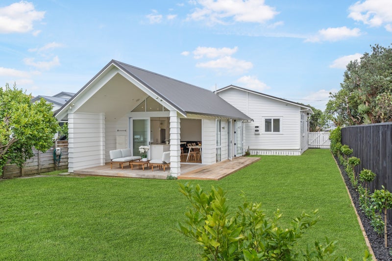 13 Hawea Road, Point Chevalier, Auckland - Carousel 1