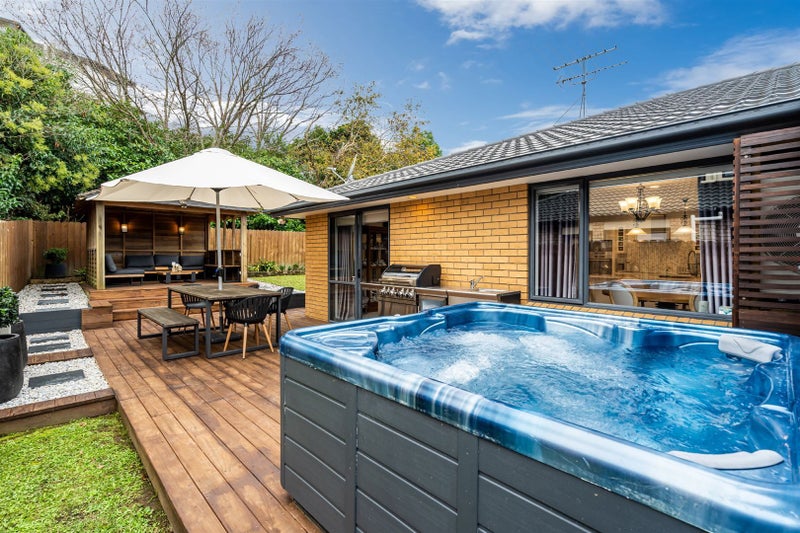 22 Sunvista Avenue, Oteha, Auckland - Carousel 1