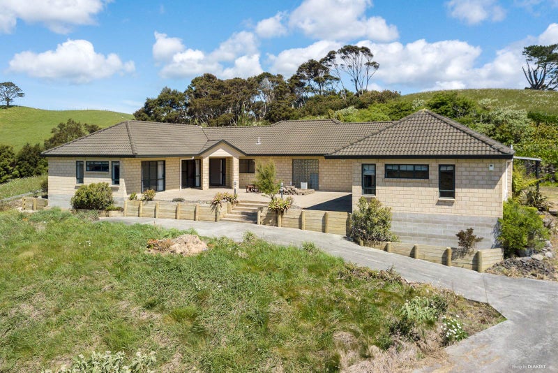 6 Gum Road, Henderson Valley, Auckland - Carousel 1