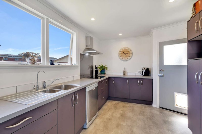 6 Mahoe Place, Gonville, Whanganui - Carousel 1