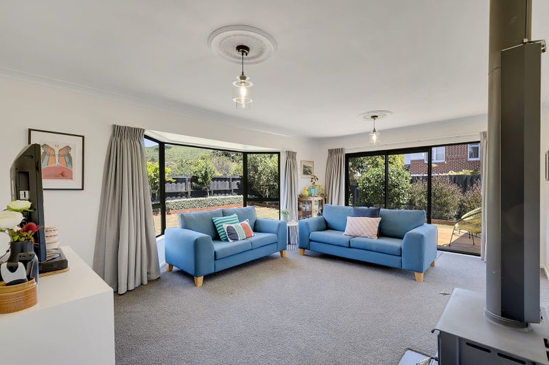 16 Larsen Crescent, Tawa, Wellington - Carousel 2