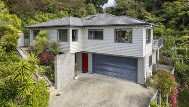 111 Churton Drive, Churton Park, Wellington - Carousel 1