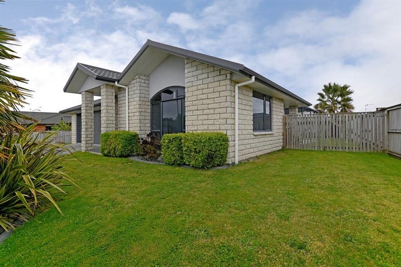 10 Saint James Drive, Huntington, Hamilton - Carousel 1