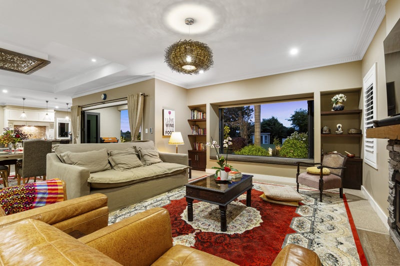 12 Veale Road, Frankleigh Park, New Plymouth - Carousel 2