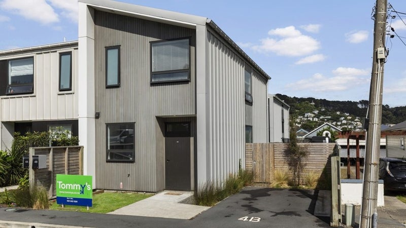 4B Mamari Street, Rongotai, Wellington - Carousel 1