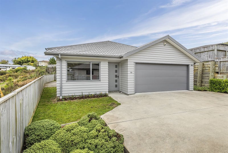 18 Moonsail Drive, Whitby, Porirua - Carousel 1