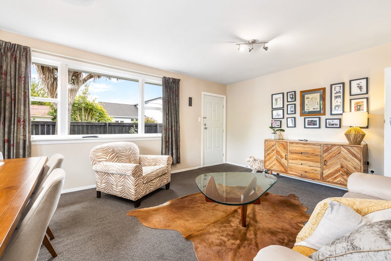 2/61 Aorangi Road, Bryndwr, Christchurch - Carousel 1