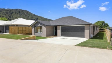 19 Lloyd Crescent, Pukehangi, Rotorua - Carousel 1